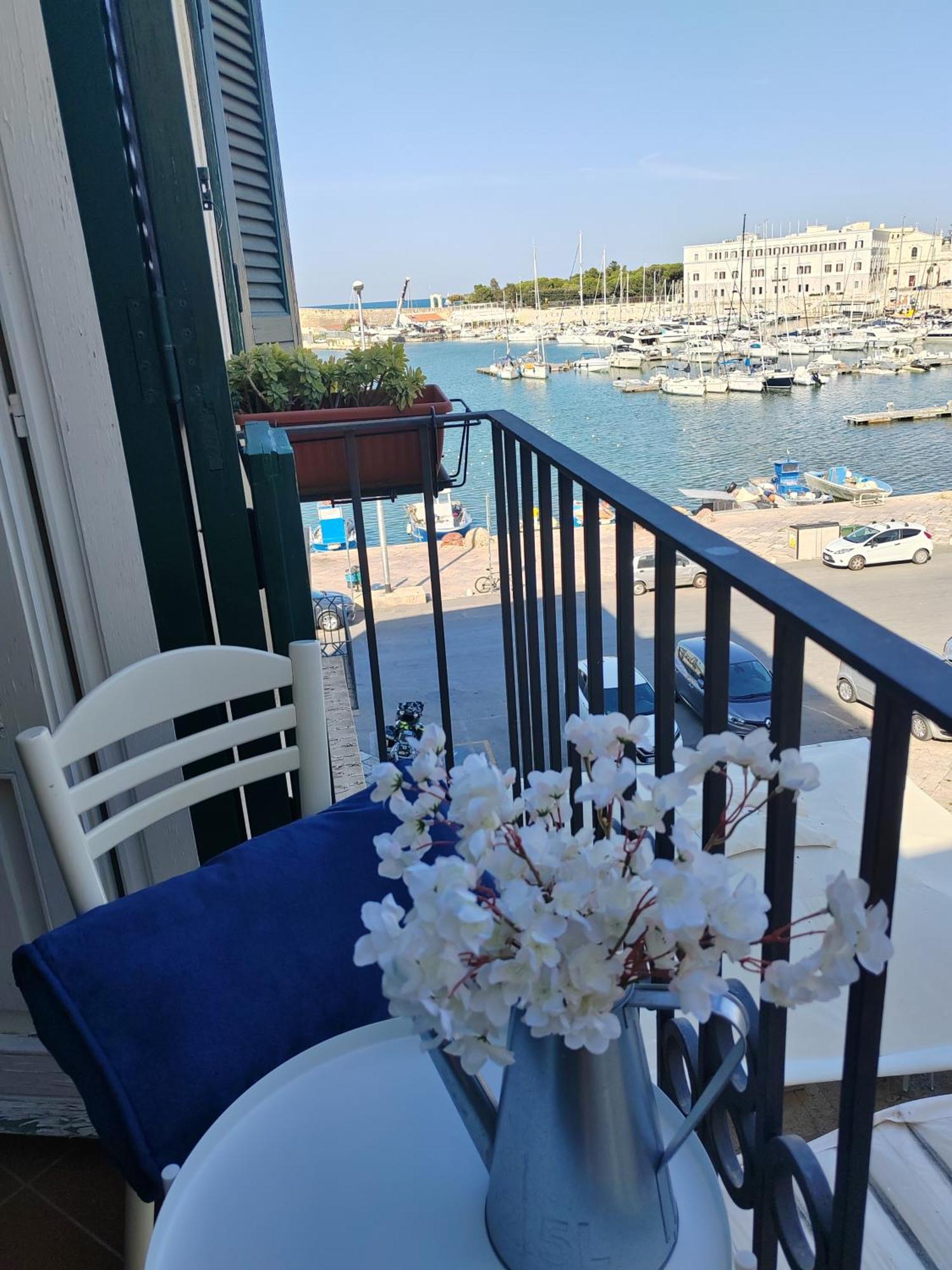 Ferienwohnung La Finestra Sul Porto Trani Exterior foto