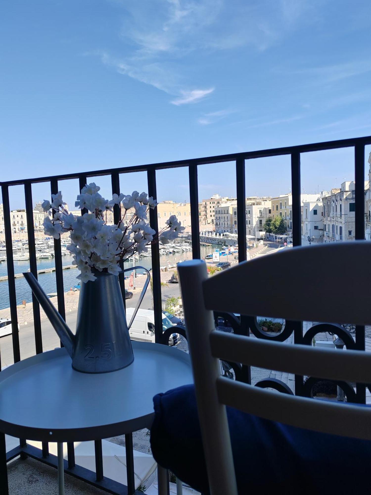 Ferienwohnung La Finestra Sul Porto Trani Exterior foto