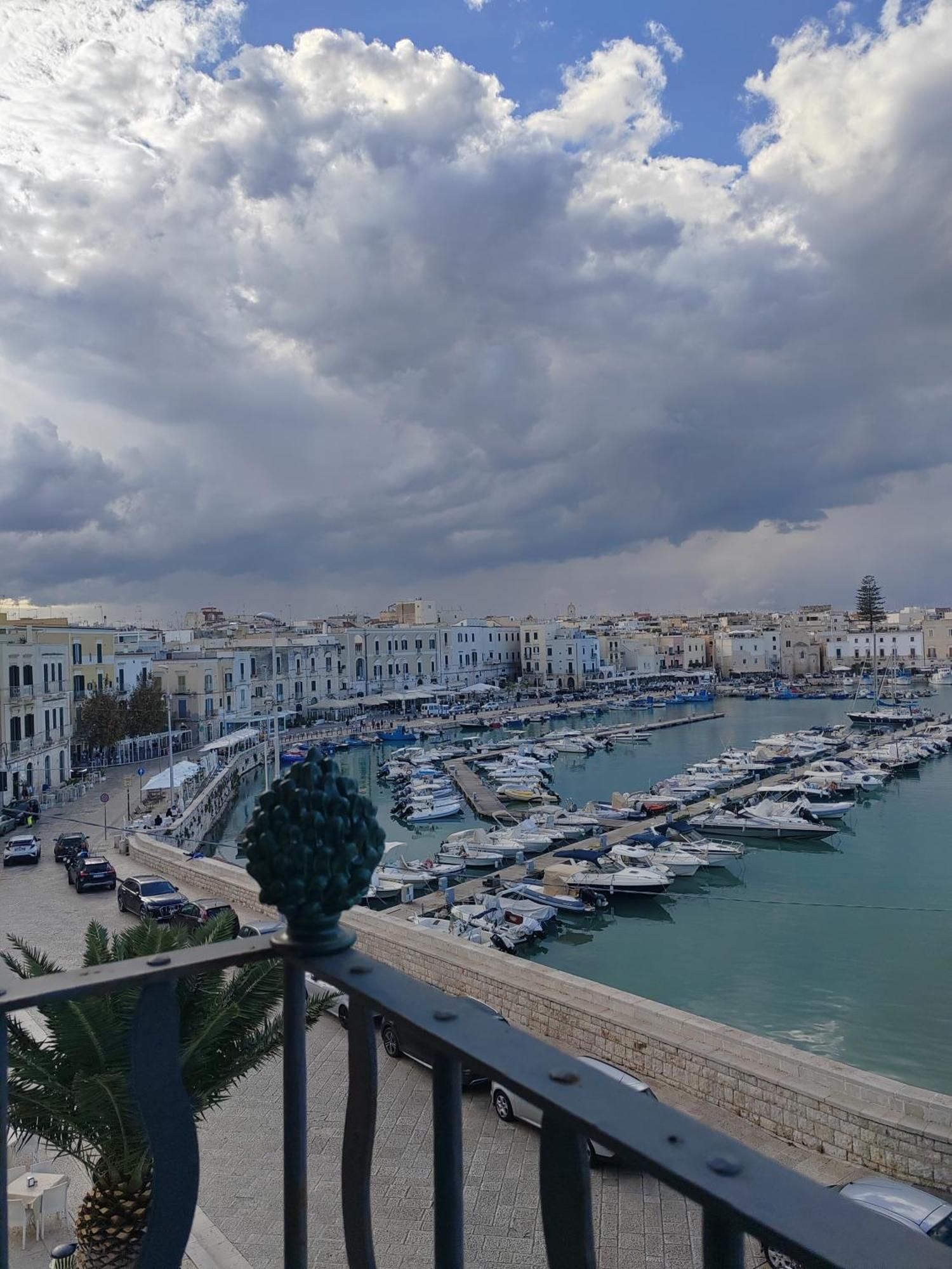 Ferienwohnung La Finestra Sul Porto Trani Exterior foto